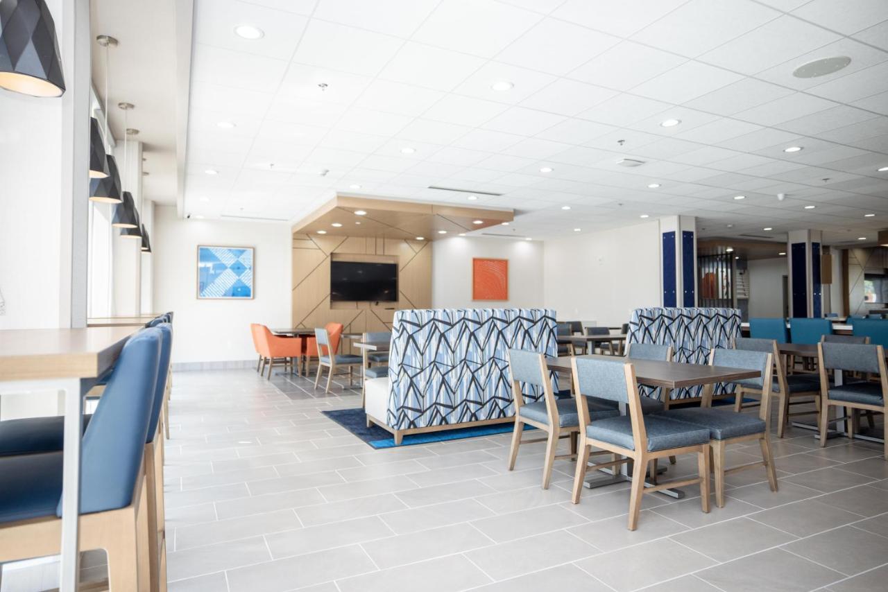 Holiday Inn Express & Suites Tampa Stadium - Airport Area By Ihg Dış mekan fotoğraf
