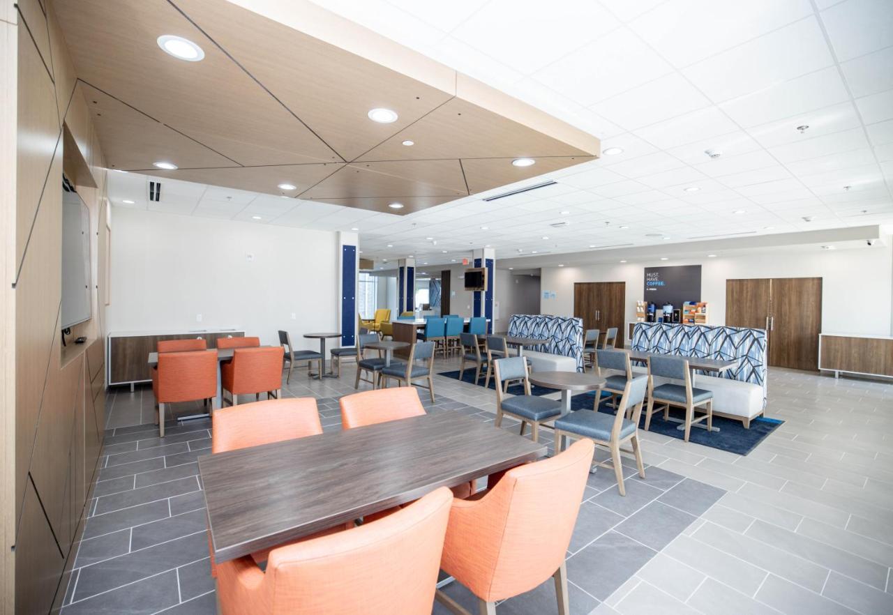 Holiday Inn Express & Suites Tampa Stadium - Airport Area By Ihg Dış mekan fotoğraf