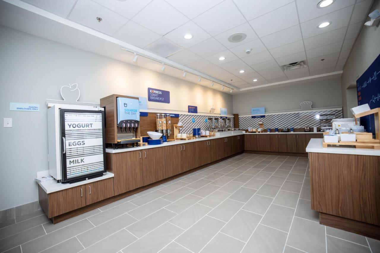 Holiday Inn Express & Suites Tampa Stadium - Airport Area By Ihg Dış mekan fotoğraf