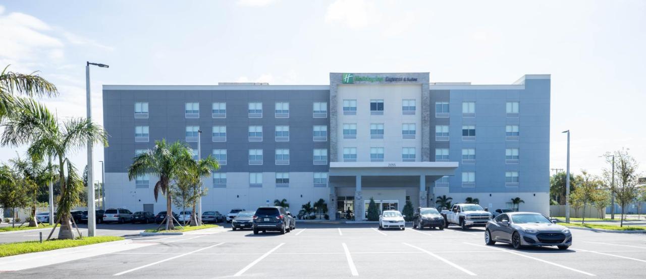 Holiday Inn Express & Suites Tampa Stadium - Airport Area By Ihg Dış mekan fotoğraf