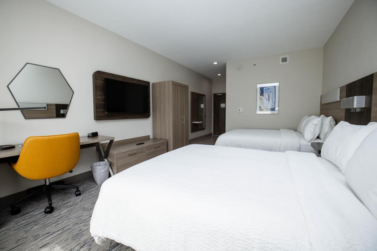 Holiday Inn Express & Suites Tampa Stadium - Airport Area By Ihg Dış mekan fotoğraf