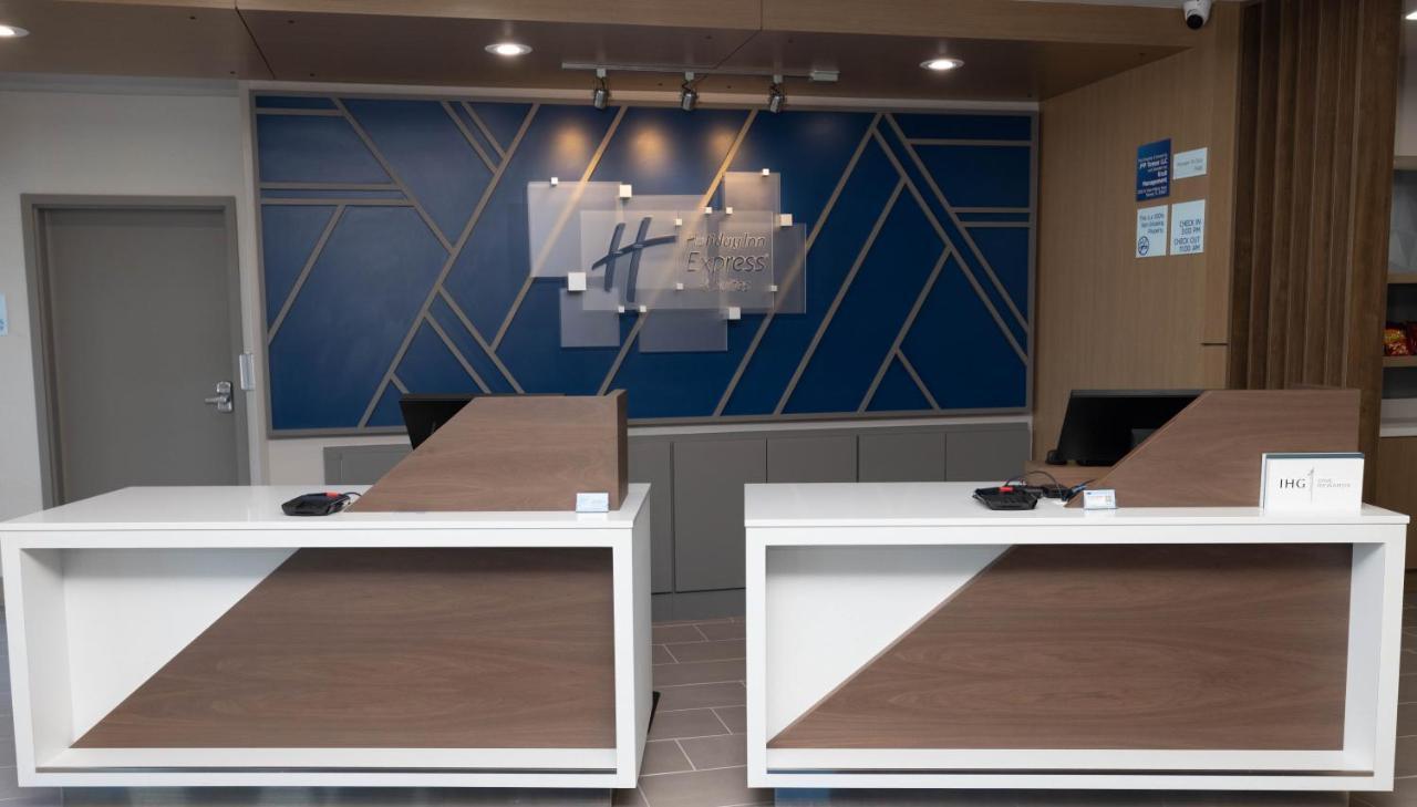 Holiday Inn Express & Suites Tampa Stadium - Airport Area By Ihg Dış mekan fotoğraf