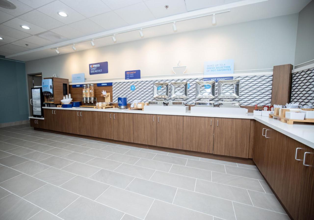 Holiday Inn Express & Suites Tampa Stadium - Airport Area By Ihg Dış mekan fotoğraf