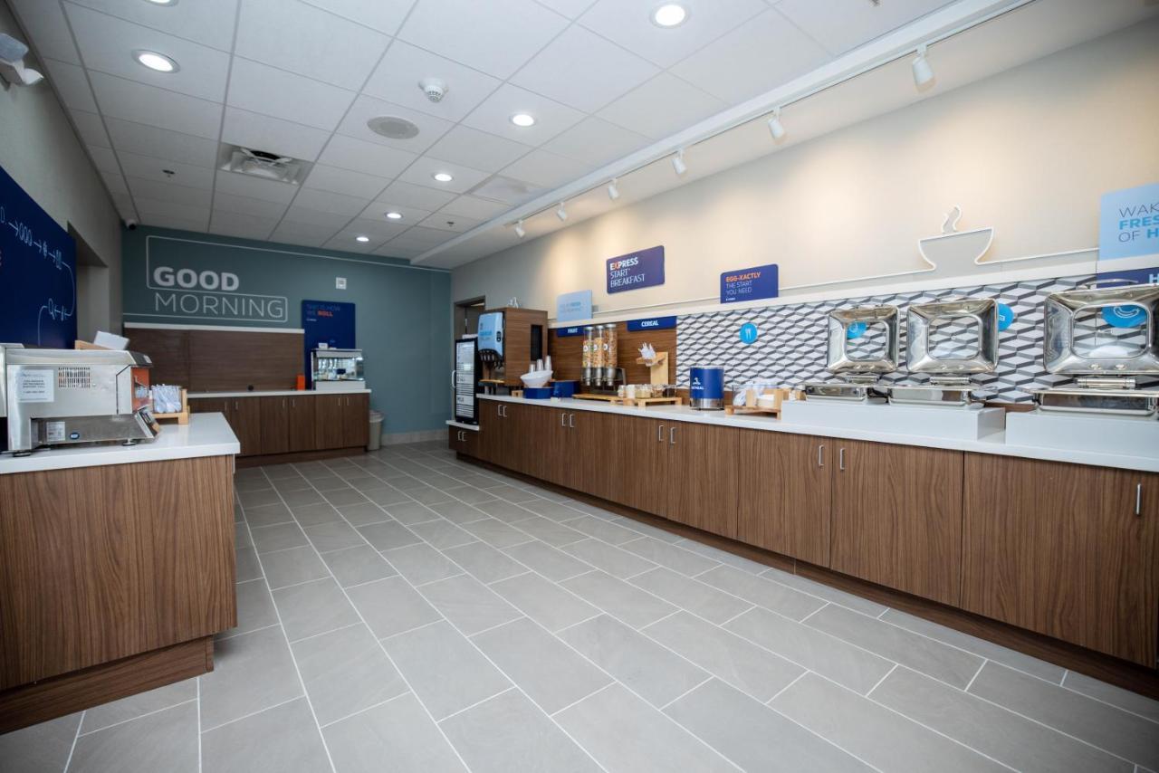 Holiday Inn Express & Suites Tampa Stadium - Airport Area By Ihg Dış mekan fotoğraf