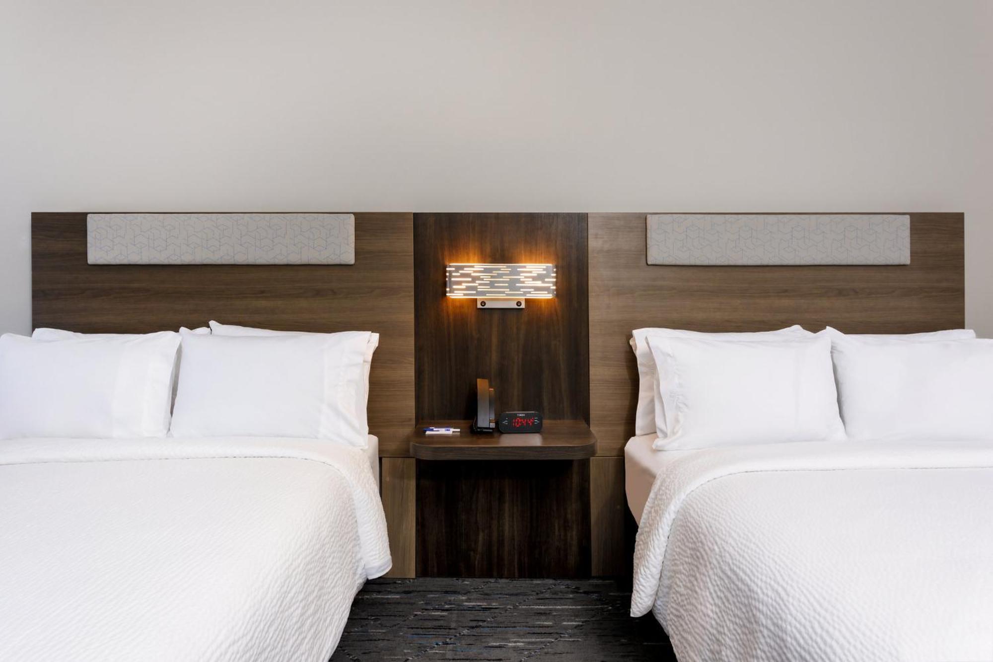 Holiday Inn Express & Suites Tampa Stadium - Airport Area By Ihg Dış mekan fotoğraf