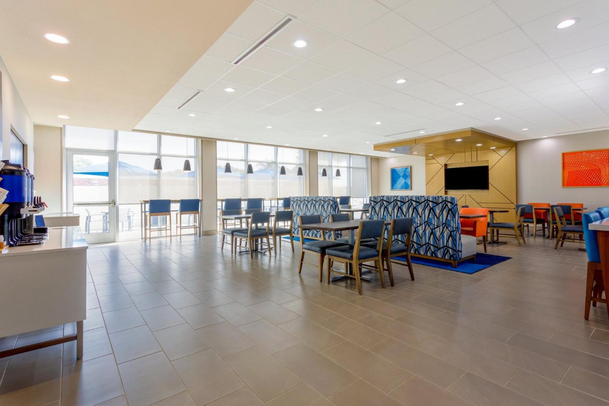 Holiday Inn Express & Suites Tampa Stadium - Airport Area By Ihg Dış mekan fotoğraf