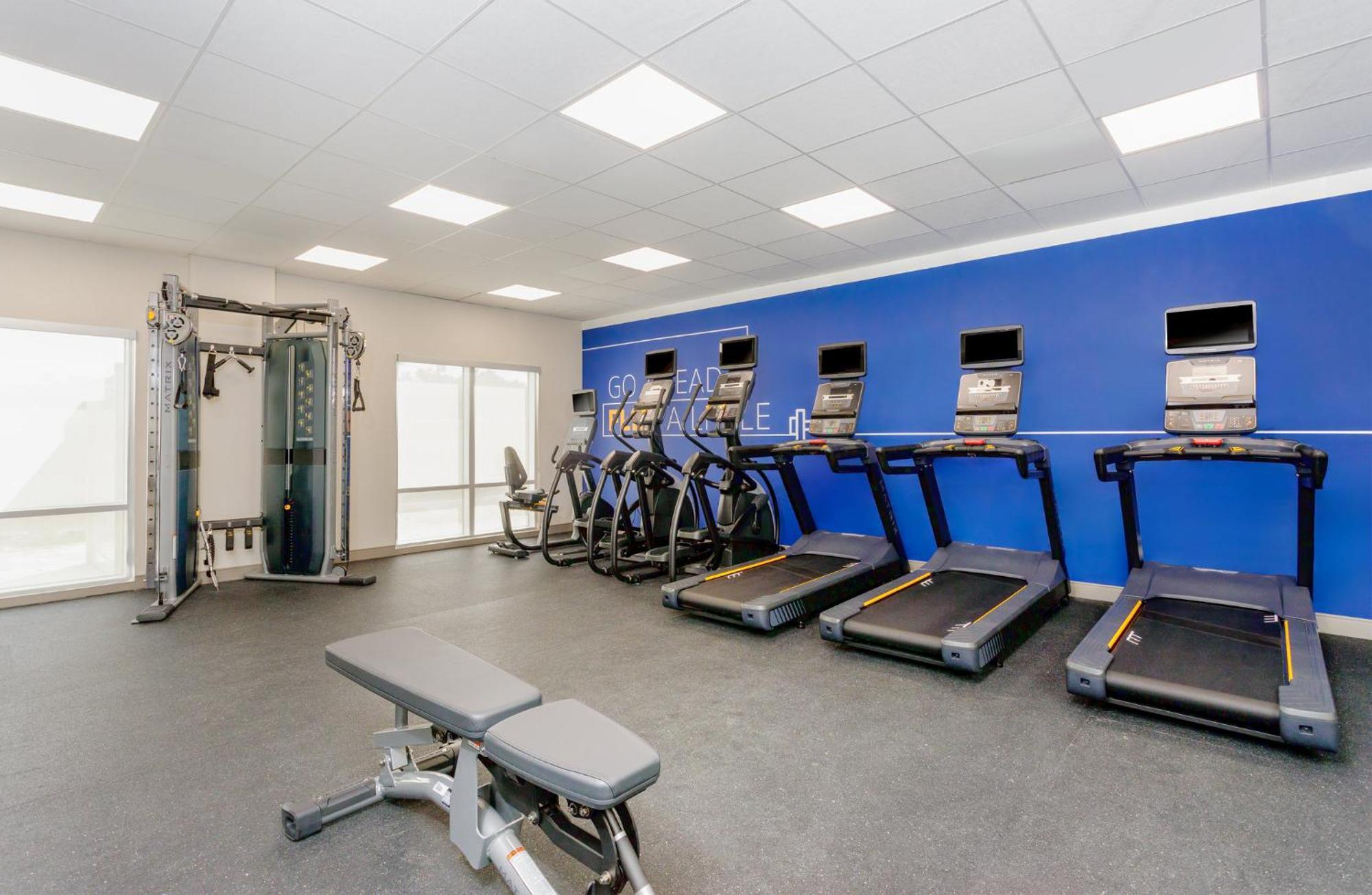 Holiday Inn Express & Suites Tampa Stadium - Airport Area By Ihg Dış mekan fotoğraf