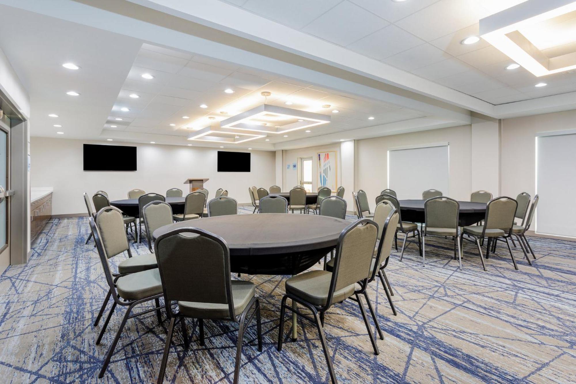 Holiday Inn Express & Suites Tampa Stadium - Airport Area By Ihg Dış mekan fotoğraf