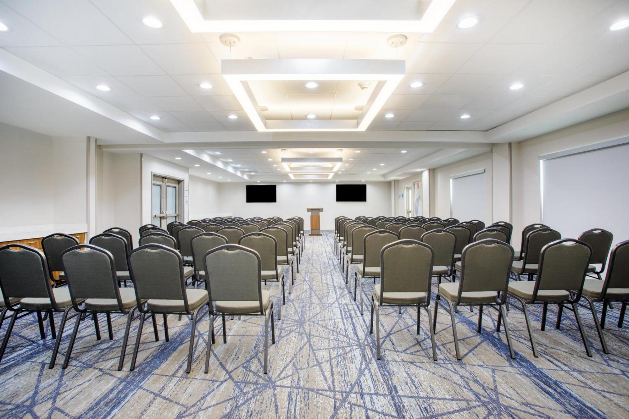 Holiday Inn Express & Suites Tampa Stadium - Airport Area By Ihg Dış mekan fotoğraf