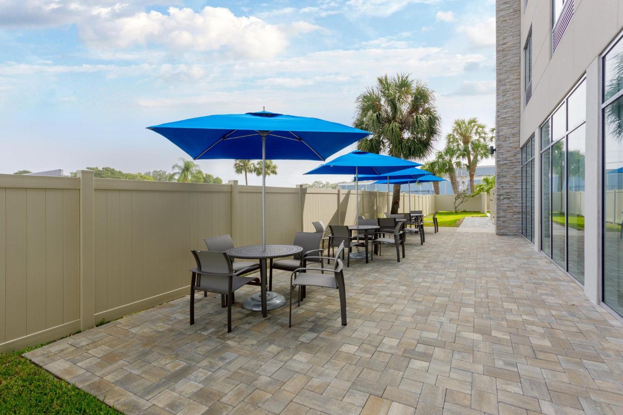Holiday Inn Express & Suites Tampa Stadium - Airport Area By Ihg Dış mekan fotoğraf