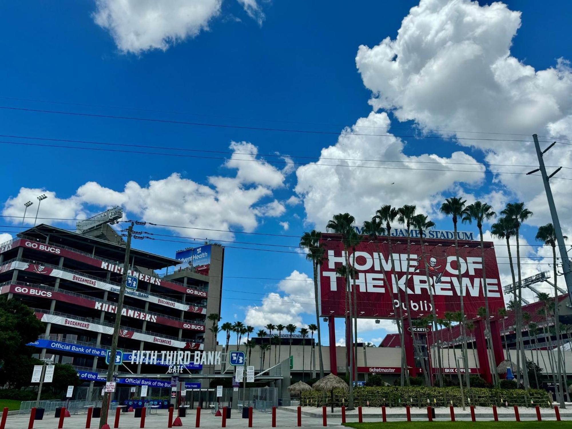Holiday Inn Express & Suites Tampa Stadium - Airport Area By Ihg Dış mekan fotoğraf